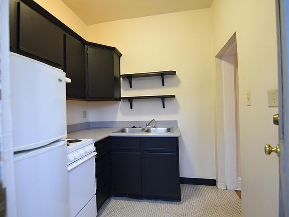 3rd image of 815 N High St #17