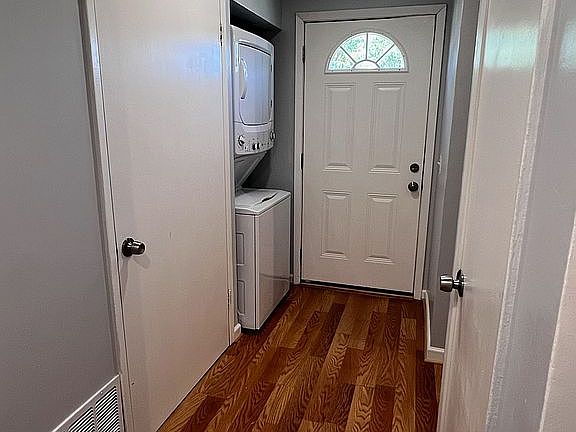 4th image of 221 Cherry Ave