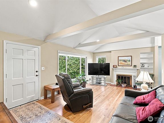 5th image of 5920 39th Avenue SW