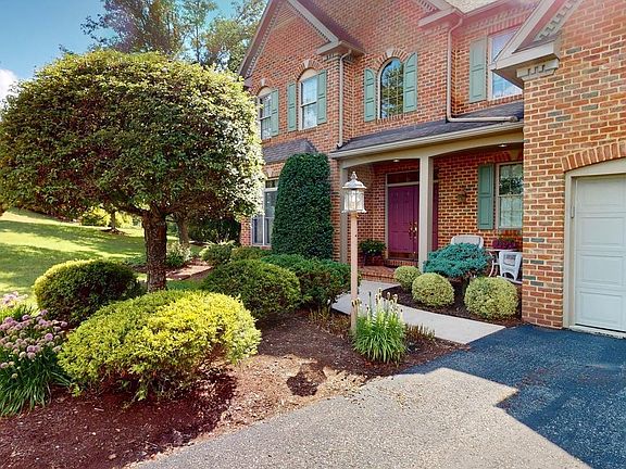 3rd image of 1625 Oakmont Dr