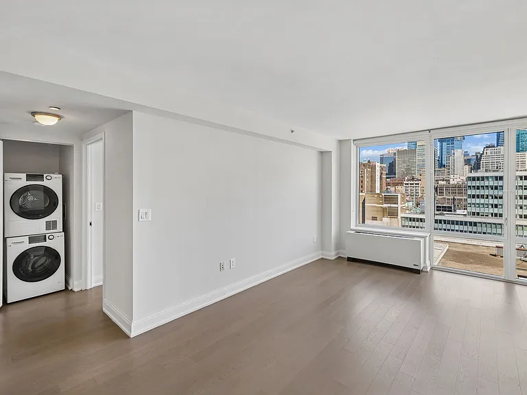 125 W 31st St #17-C — Photo 27