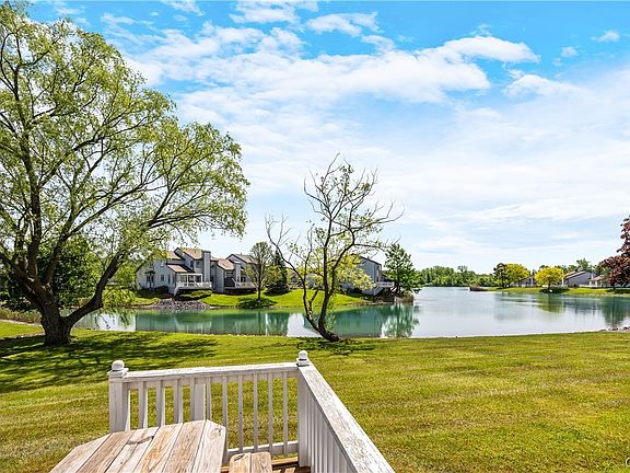 5th image of 125 Summerhaven Dr S