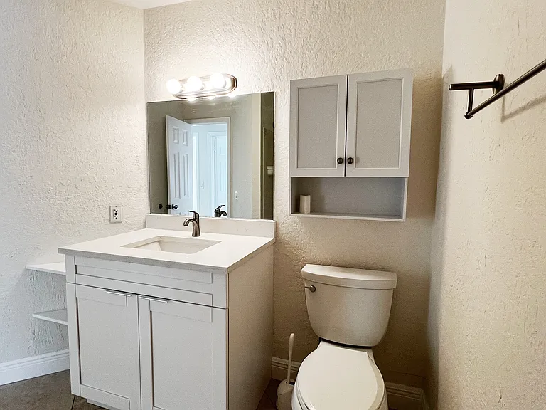 9617 Riverside Dr #6 — Photo 21
