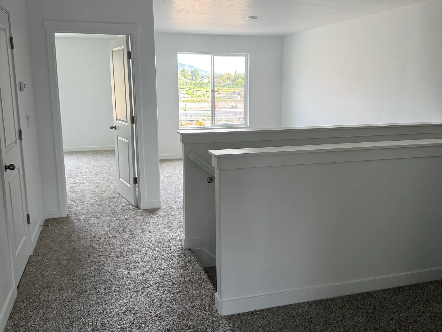 3 bed, 2.5 bath, 1800 sqft, $2,400 — Photo 2