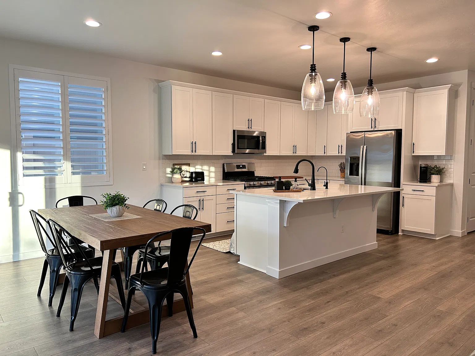 5 bed, 2665 sqft, $3,700 — Photo 3