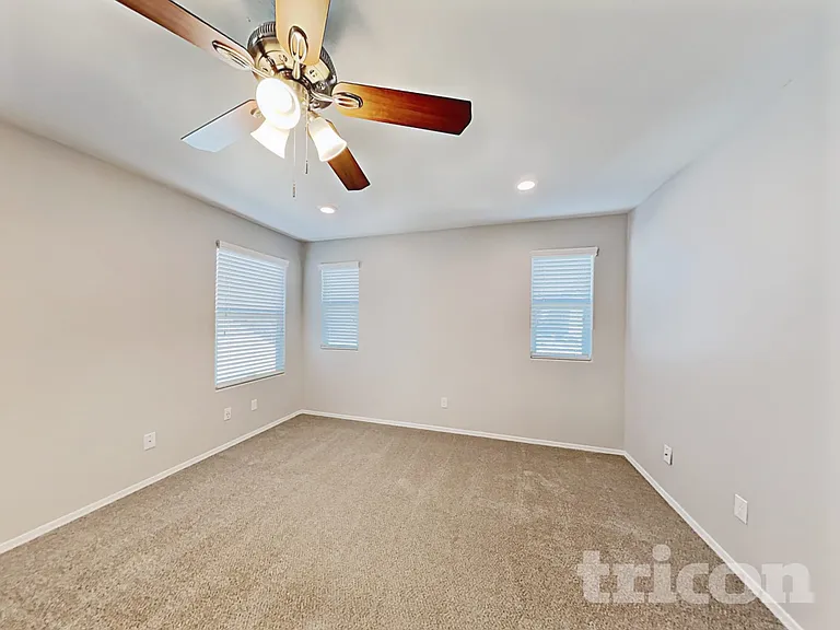 11690 N 166th Dr — Photo 8