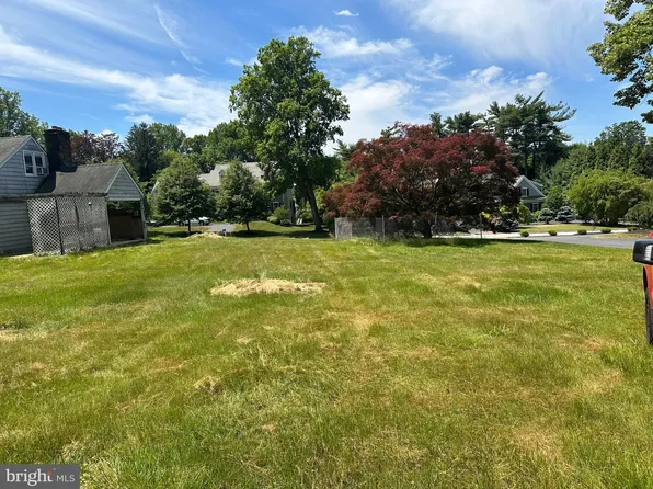 909 Wootton Rd, Bryn Mawr, PA 19010