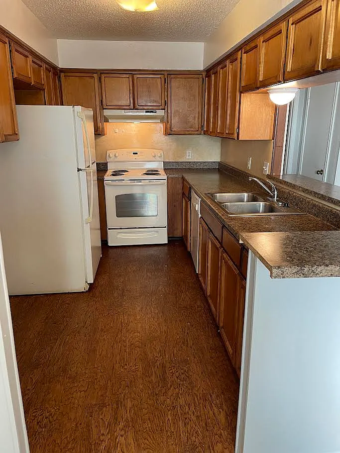 Spacious 1bd/1ba Apartment — Photo 3