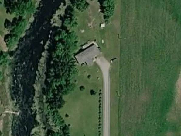 1398 4th St NW, Baudette, MN 56623