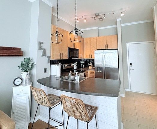 3rd image of 2125 Southend Dr