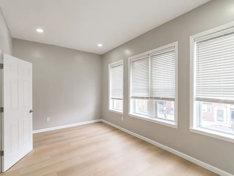 2827 W Girard Avenue — Photo 9