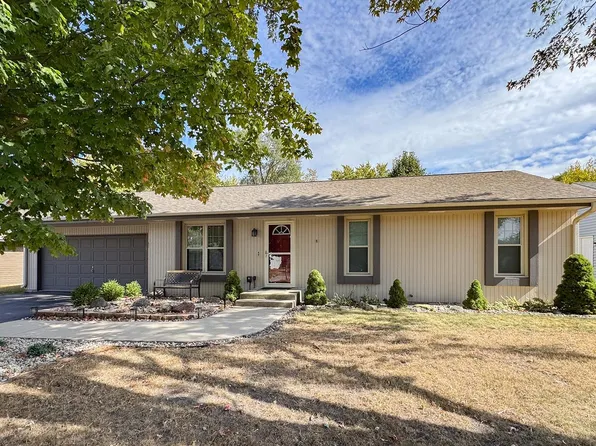 8221 Eddington Dr, Machesney Park, IL 61115