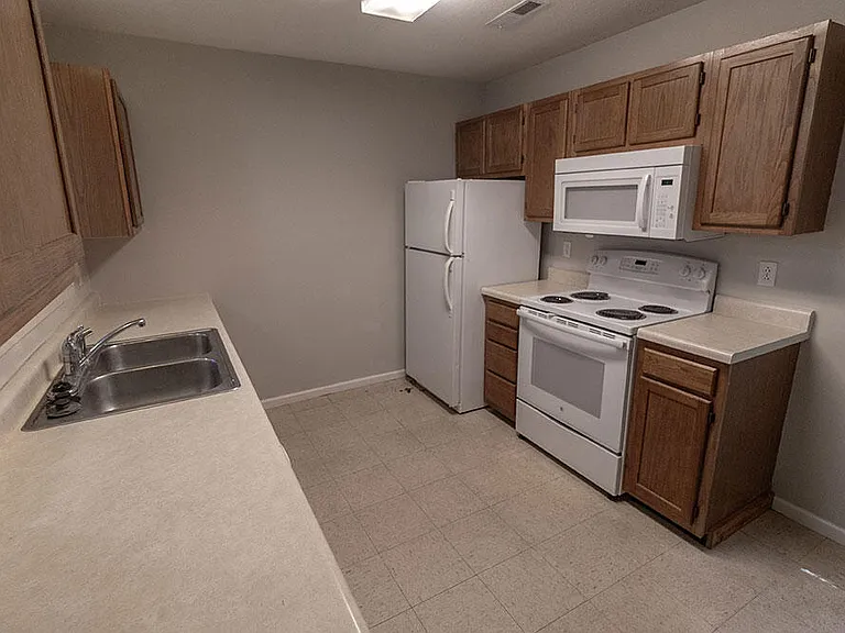 5569 E Pinehurst Ln — Photo 5