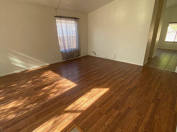 4th image of 2950 N River Creek Pl