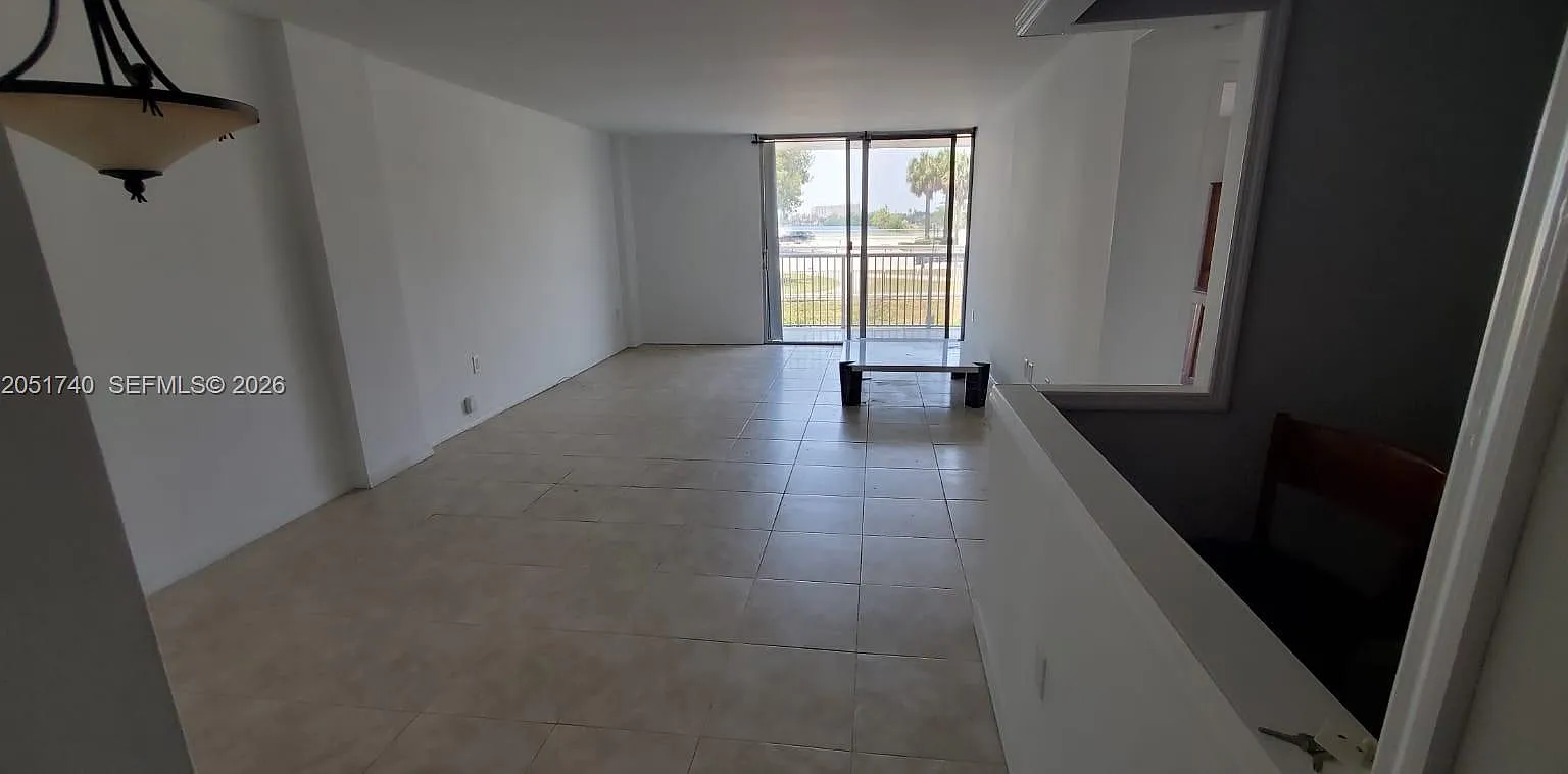 Brickell Biscayne Condo — Photo 2