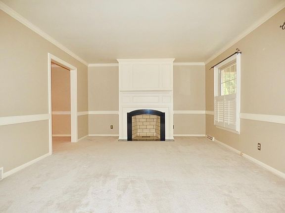 5th image of 2025 Woodland Dr