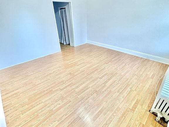 2nd image of 445-447 W Linden St #447-1