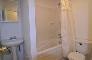 4th image of 1339 Leaside Dr