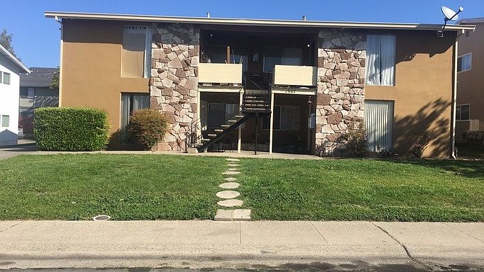 1st image of 1907 Wildwood Way APT 2