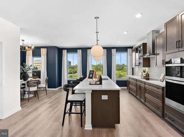 8 Sepia Sq #He, Ashburn, VA 20147