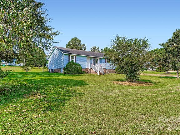 3rd image of 7785 Crestwood Dr