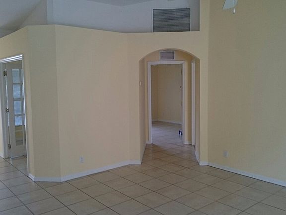 5th image of 922 Lakeside Dr