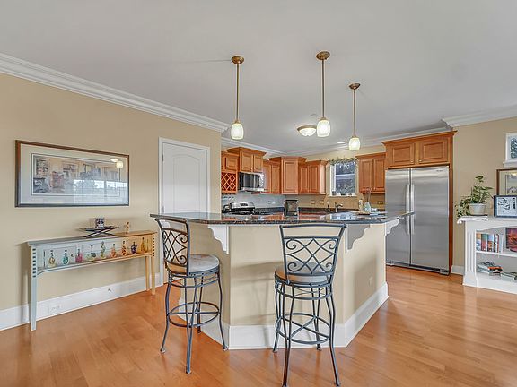 4th image of 405 Pierce Rd #301