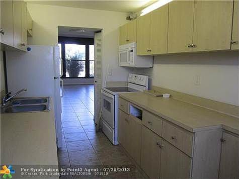 5th image of 2421 N 40th Ave APT 111