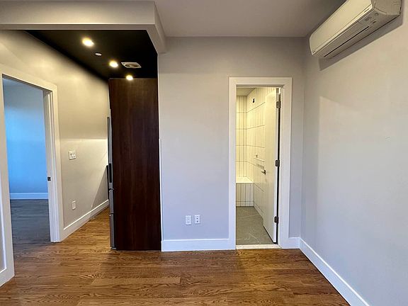 3rd image of 1352 Jefferson Ave #3B