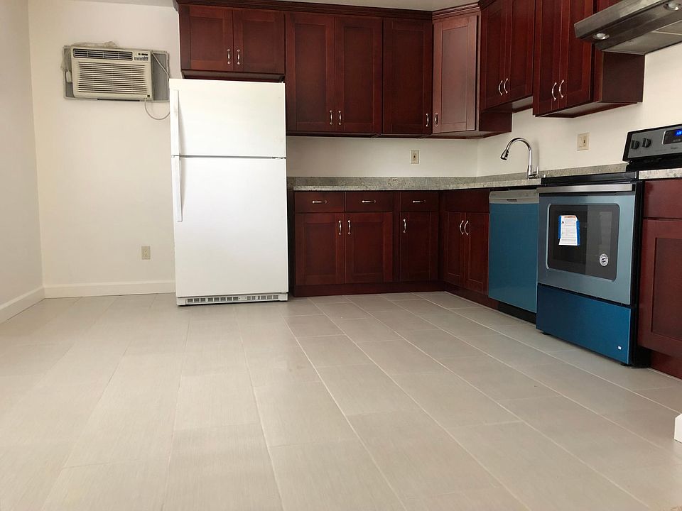 1st image of 670 Begonia Way APT 3