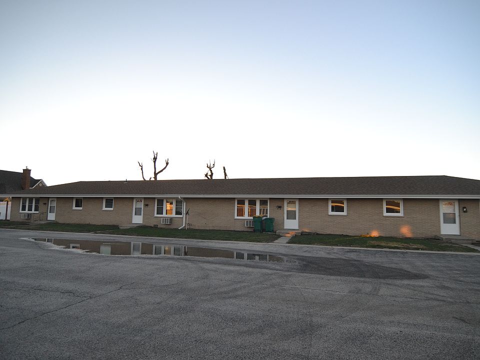 1st image of 255 W Elm St APT 1