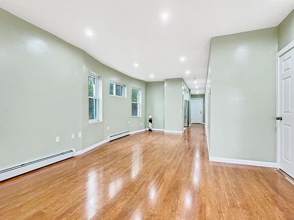 2nd image of 238 Victory Blvd Floor 1