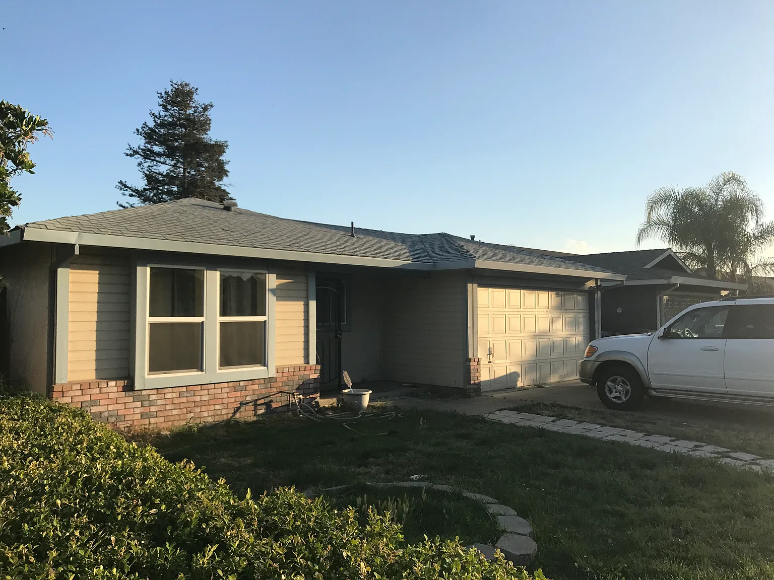 2024 Nimrood Dr photo 1