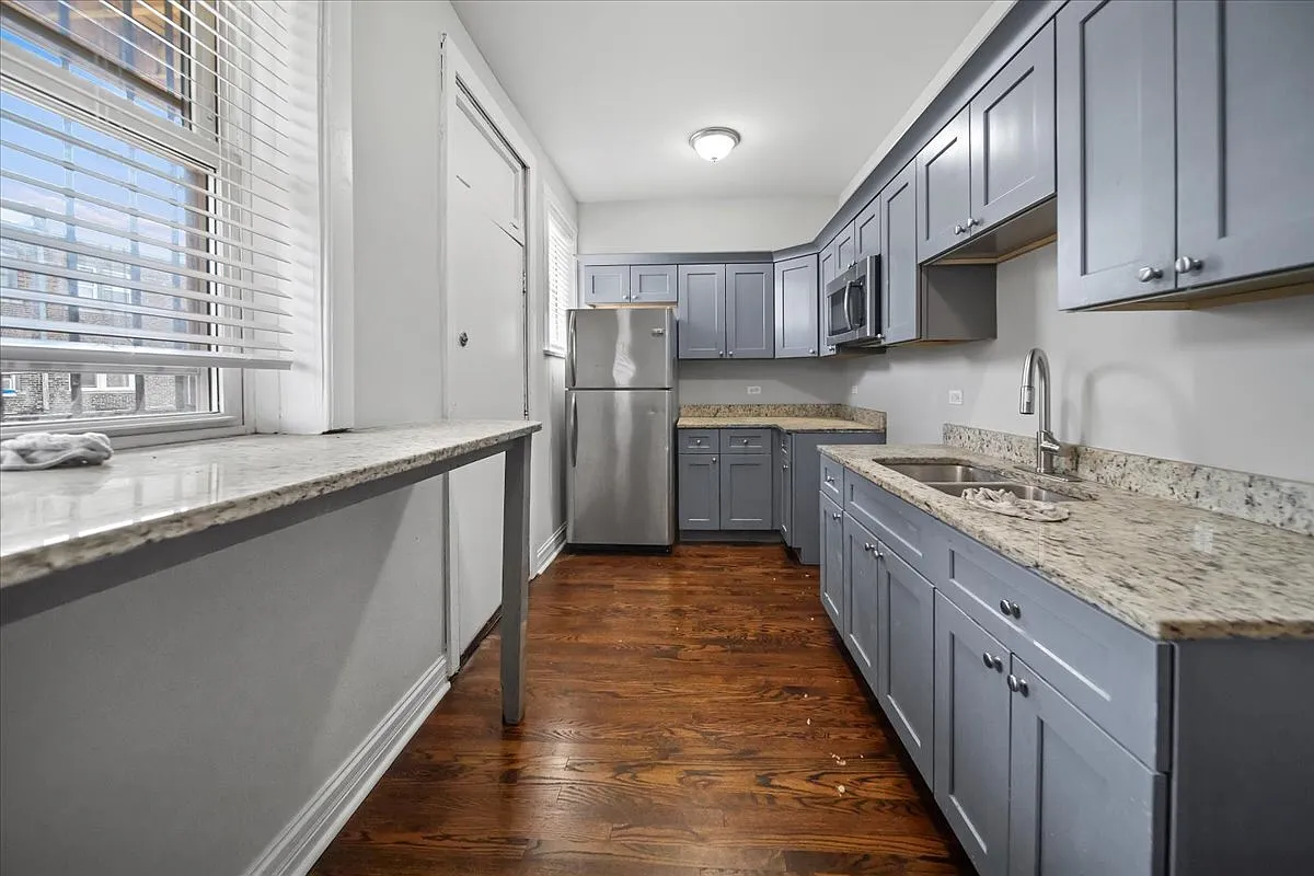 3 bed, 1050 sqft, $1,795 — Photo 3