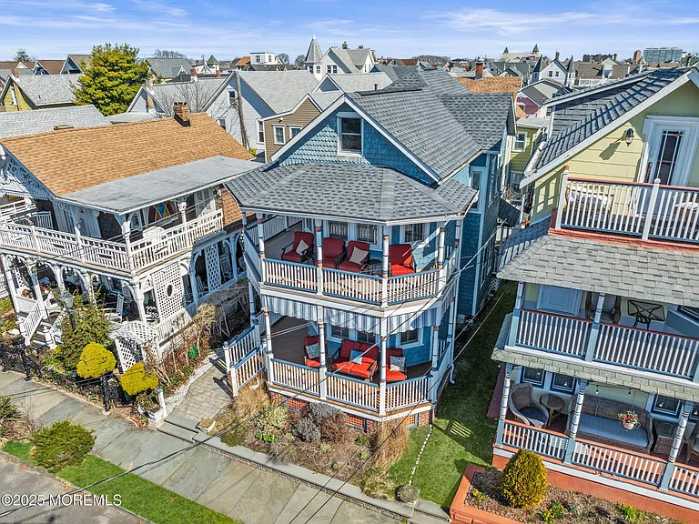 49 Franklin Ave — Photo 1
