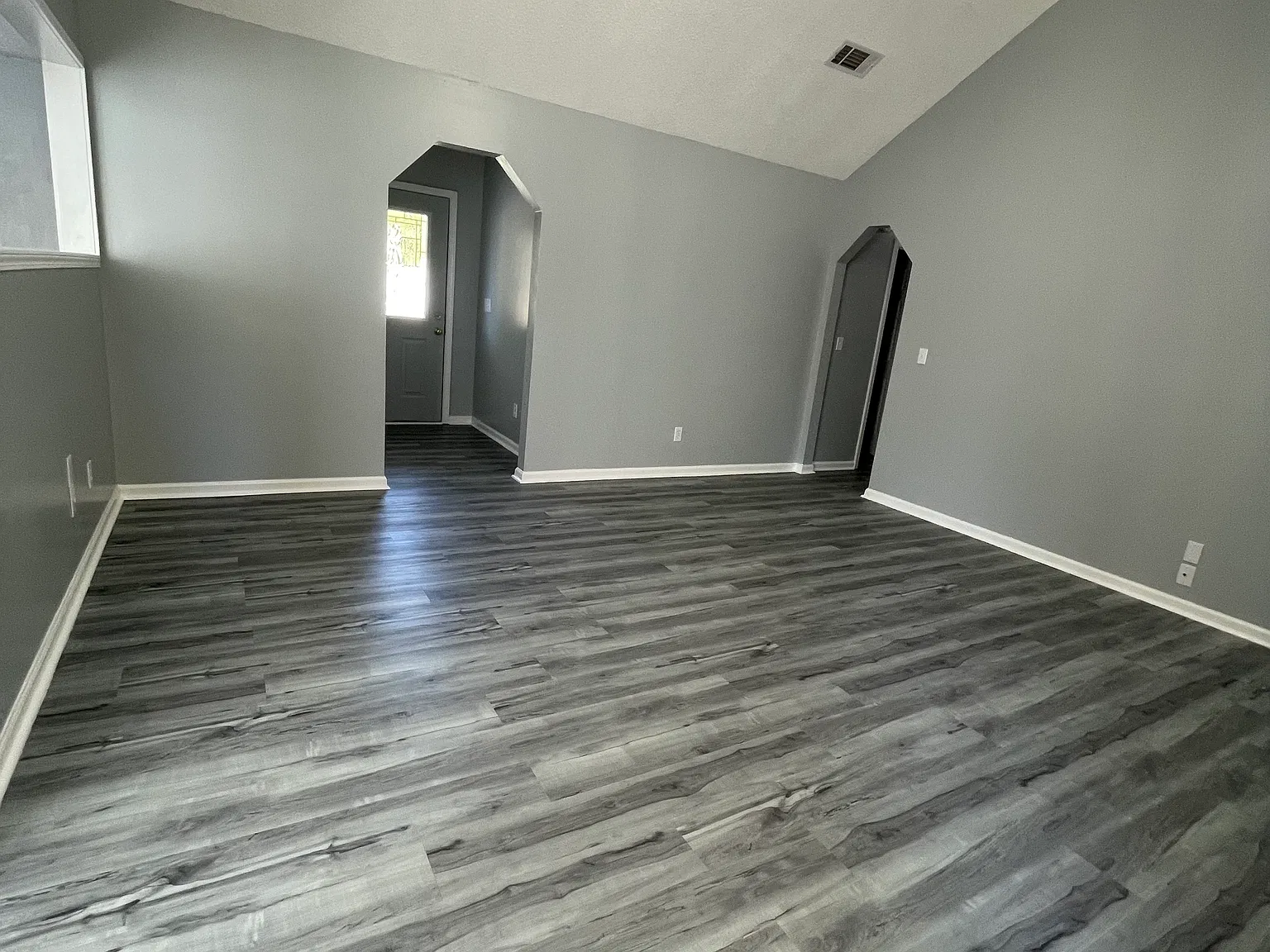 3 bed, 1252 sqft, $1,600 — Photo 2
