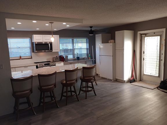 4th image of 235 Windsor K