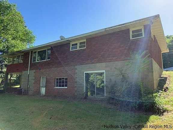 3rd image of 7 Fanewood Dr