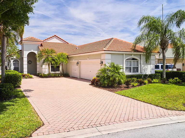 8282 Spyglass Dr — Photo 38
