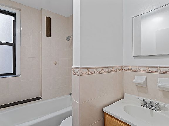 5th image of 99 E 4th St APT 5A
