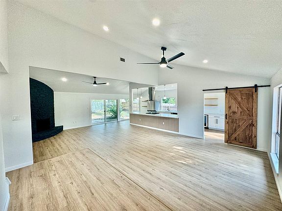3rd image of 9506 Stonebridge Dr