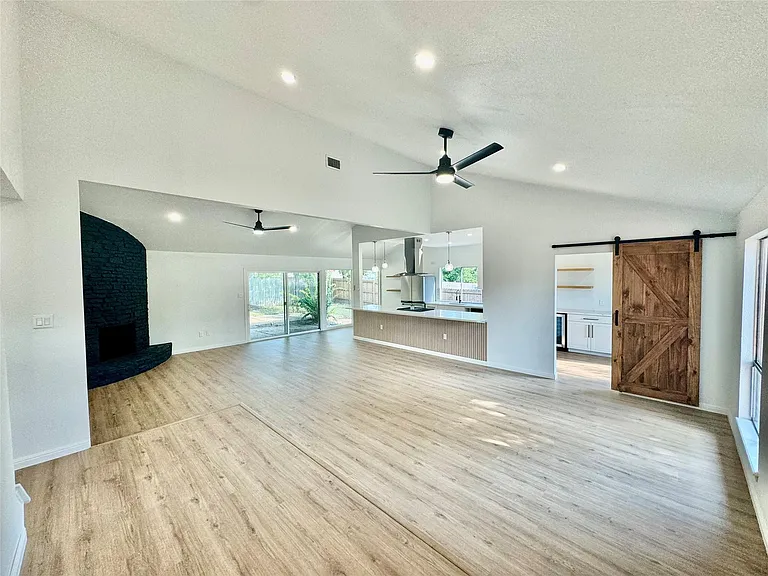 9506 Stonebridge Dr — Photo 3