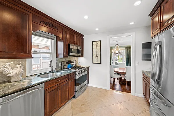 Sold by Nest Seekers International | media 5