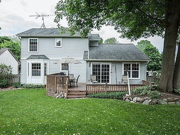 3rd image of 7899 Briarbrook Dr