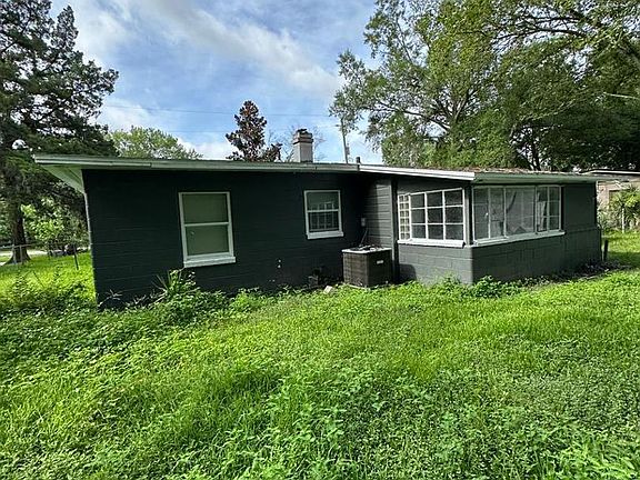 3rd image of 3553 Centerhill Dr N