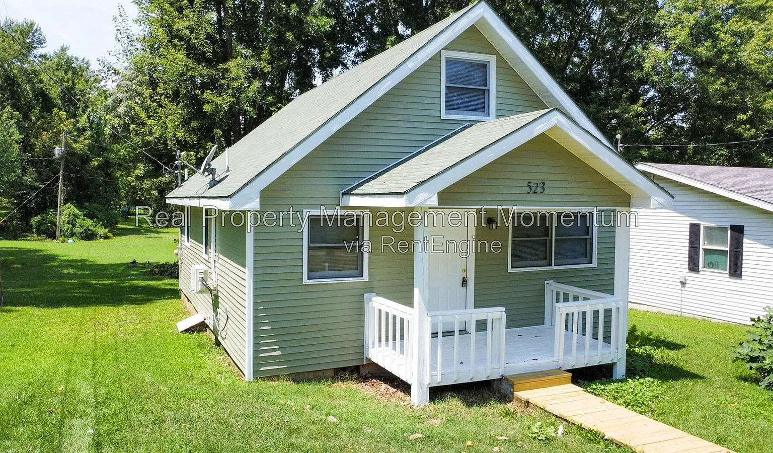 2 bed, 1.0 bath, 1102 sqft, $1,200 — Photo 1