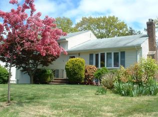 66 Oakwood Ct, Fanwood, NJ 07023