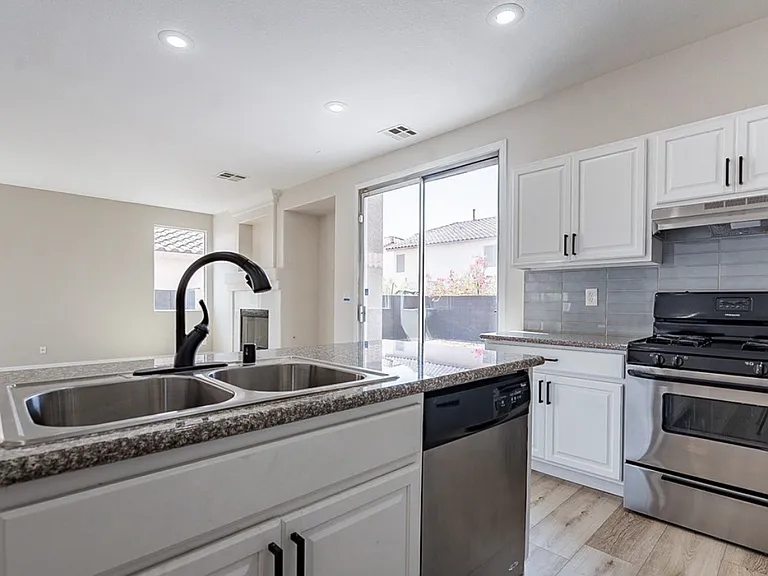 8487 Cobble Village Ct — Photo 9
