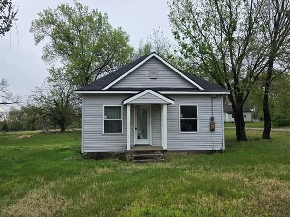 118 S Oak St, Mulberry, KS 66756