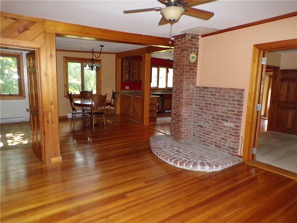 18 Railroad Ave West Kingston RI Zillow